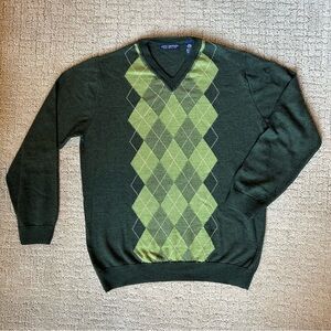Italian Merino Wool V-Neck Sweater by John Ashford. Green Argyle. M